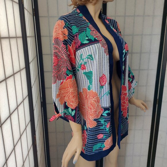 Chico's Kimono Jacket Top Vibrant Floral Print Multi-Color Sz 1 With Tie Sleeve - Picture 3 of 8